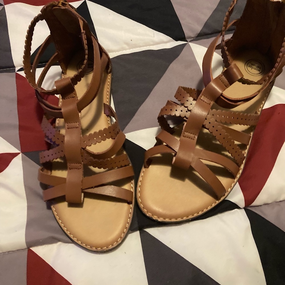 Used summer sandals size 6 women’s